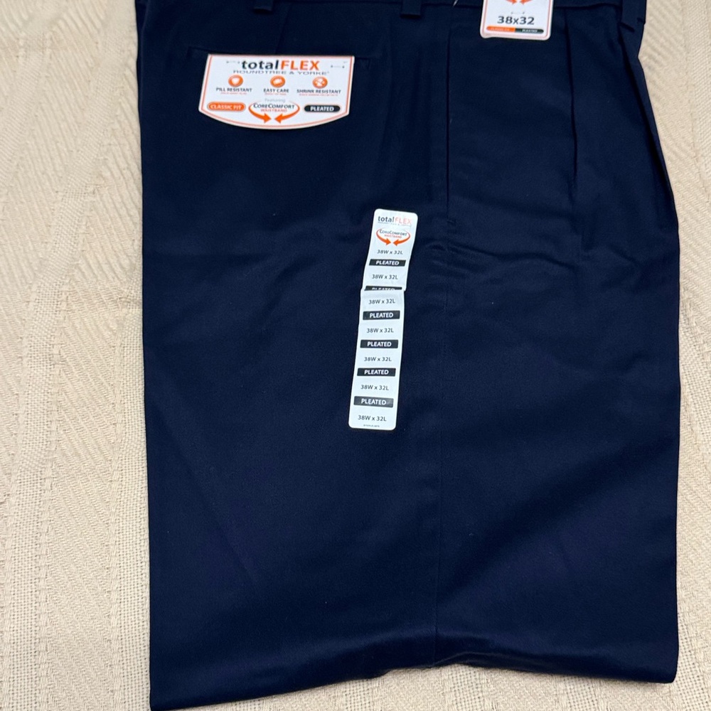 Roundtree & Yorke TotalFlex Classic Fit Pants in Navy